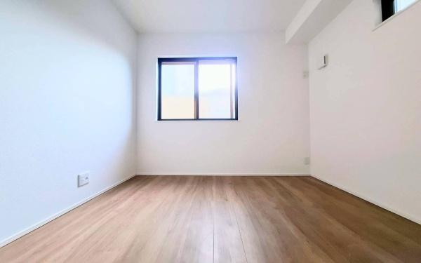 �_�ސ쌧����s�P�s1���ڂ̐V�z��ˌ��Ă̎q������