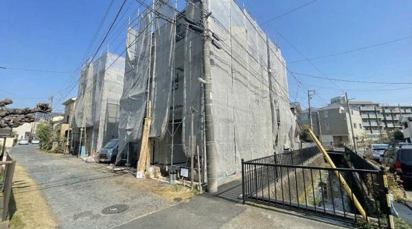 �_�ސ쌧���q�s��D4���ڂ̐V�z��ˌ��Ă̑O�ʓ��H�܂ތ��n�ʐ^