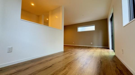 �_�ސ쌧���q�s���R5���ڂ̐V�z��ˌ��Ẵ��r���O