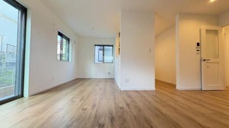 �_�ސ쌧���q�s���R5���ڂ̐V�z��ˌ��Ẵ��r���O