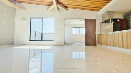 �_�ސ쌧���l�s�t��������u4���ڂ̐V�z��ˌ��Ẵ��r���O