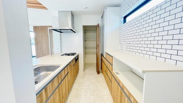 �_�ސ쌧���l�s�t��������u4���ڂ̐V�z��ˌ��ẴL�b�`��