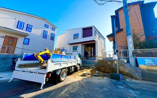 �_�ސ쌧���q�s���z5���ڂ̐V�z��ˌ��Ă̑O�ʓ��H�܂ތ��n�ʐ^