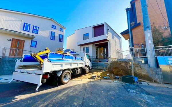 �_�ސ쌧���q�s���z5���ڂ̐V�z��ˌ��Ă̑O�ʓ��H�܂ތ��n�ʐ^