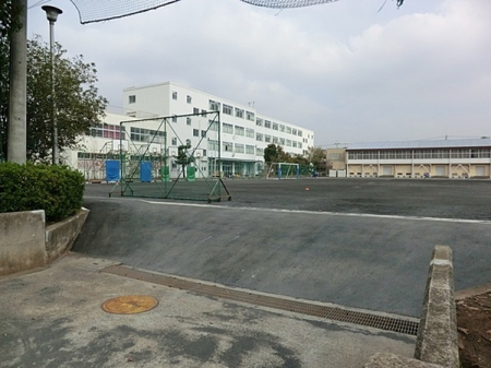 �_�ސ쌧���l�s���撆��3���ڂ̒��È�ˌ��Ă̎��ӊ�