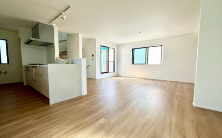 �_�ސ쌧���q�s���ܒJ2���ڂ̐V�z��ˌ��Ẵ��r���O