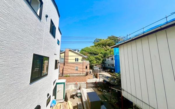 �_�ސ쌧���q�s���ܒJ2���ڂ̐V�z��ˌ��Ă̏Z�˂���̒��]�ʐ^