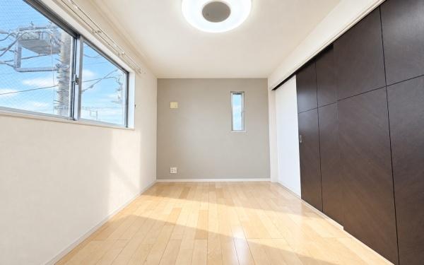 �_�ސ쌧���l�s���J����1���ڂ̒��È�ˌ��Ă̎q������