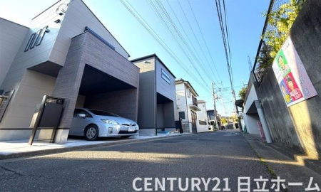 �_�ސ쌧���l�s��撆�c��5���ڂ̐V�z��ˌ��Ă̑O�ʓ��H�܂ތ��n�ʐ^