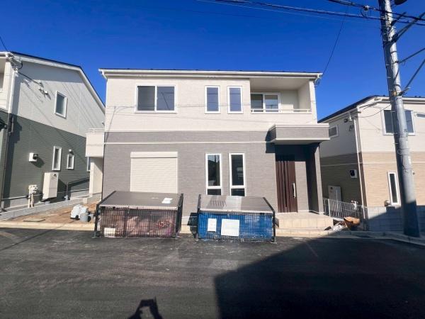 �_�ސ쌧���l�s�΋�k���񒬂̐V�z��ˌ��Ă̑O�ʓ��H�܂ތ��n�ʐ^