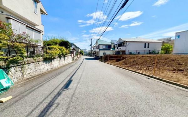 �_�ސ쌧���l�s�`�k�扺�c��3���ڂ̐V�z��ˌ��Ă̑O�ʓ��H�܂ތ��n�ʐ^