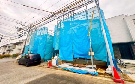 �_�ސ쌧���l�s�`�k�扺�c��3���ڂ̐V�z��ˌ��Ă̑O�ʓ��H�܂ތ��n�ʐ^