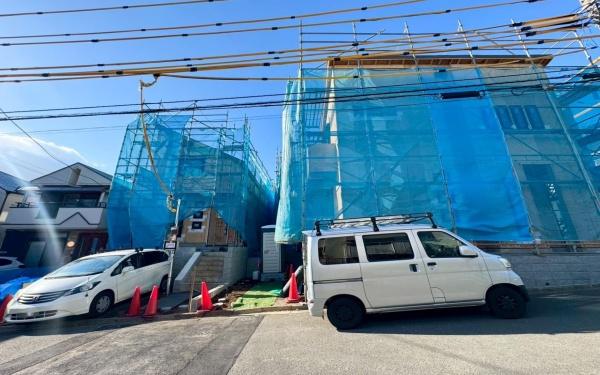 �_�ސ쌧���l�s�`�k�扺�c��3���ڂ̐V�z��ˌ��Ă̑O�ʓ��H�܂ތ��n�ʐ^