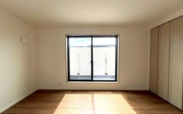 �_�ސ쌧���l�s���攒��6���ڂ̐V�z��ˌ��Ă̎q������