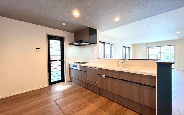 �_�ސ쌧���l�s���攒��6���ڂ̐V�z��ˌ��ẴL�b�`��