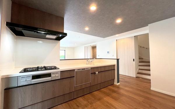 �_�ސ쌧���l�s���攒��6���ڂ̐V�z��ˌ��ẴL�b�`��