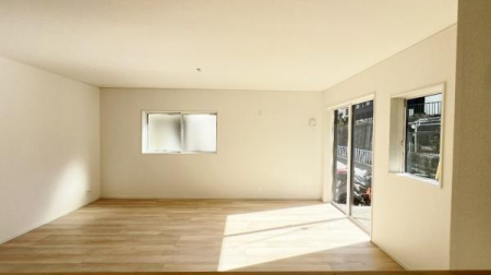 �_�ސ쌧���l�s����s�򒬂̐V�z��ˌ��Ẵ��r���O