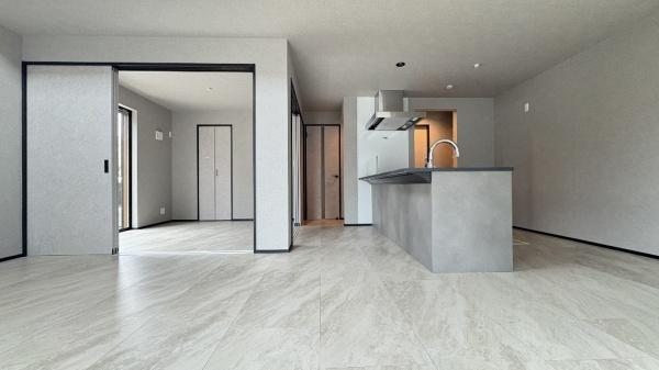 �_�ސ쌧���l�s�t���꒬�̐V�z��ˌ��Ẵ��r���O