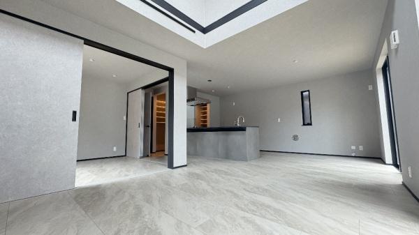 �_�ސ쌧���l�s�t���꒬�̐V�z��ˌ��Ẵ��r���O