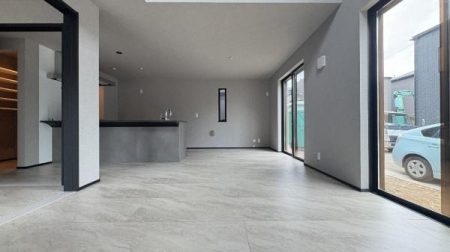 �_�ސ쌧���l�s�t���꒬�̐V�z��ˌ��Ẵ��r���O