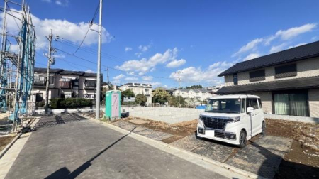 �_�ސ쌧���l�s�t���꒬�̐V�z��ˌ��Ă̑O�ʓ��H�܂ތ��n�ʐ^