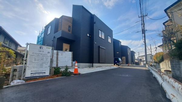 �_�ސ쌧���l�s�t���꒬�̐V�z��ˌ��Ă̑O�ʓ��H�܂ތ��n�ʐ^