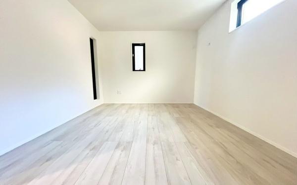 �_�ސ쌧���s����哇5���ڂ̐V�z��ˌ��Ă̎q������