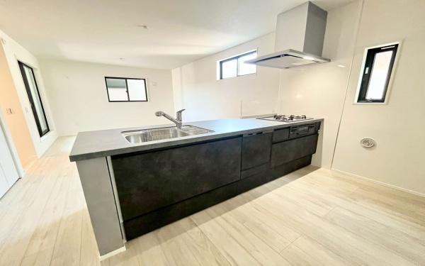 �_�ސ쌧���s����哇5���ڂ̐V�z��ˌ��ẴL�b�`��