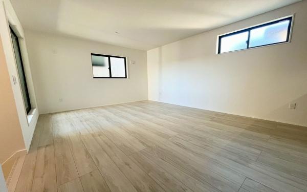 �_�ސ쌧���s����哇5���ڂ̐V�z��ˌ��Ẵ��r���O