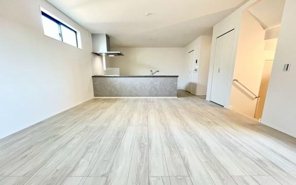 �_�ސ쌧���s����哇5���ڂ̐V�z��ˌ��Ẵ��r���O