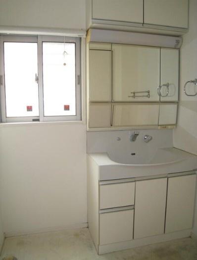 �_�ސ쌧���s������׎R7���ڂ̒��È�ˌ��Ă̐��ʑ�E���ʏ�