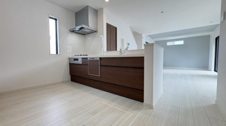 �_�ސ쌧���l�s�`��扺�i�J5���ڂ̐V�z��ˌ��ẴL�b�`��