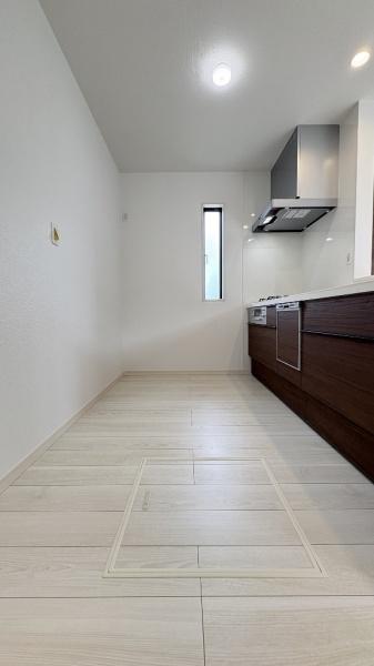 �_�ސ쌧���l�s�`��扺�i�J5���ڂ̐V�z��ˌ��ẴL�b�`��