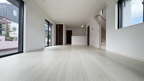 �_�ސ쌧���l�s�`��扺�i�J5���ڂ̐V�z��ˌ��Ẵ��r���O