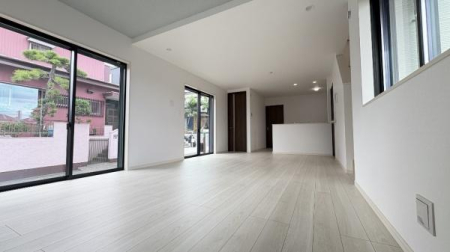 �_�ސ쌧���l�s�`��扺�i�J5���ڂ̐V�z��ˌ��Ẵ��r���O