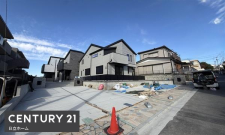 �_�ސ쌧���l�s�`�������R1���ڂ̐V�z��ˌ��Ă̑O�ʓ��H�܂ތ��n�ʐ^