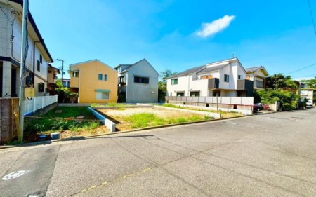 �_�ސ쌧���l�s�h��j���̐V�z��ˌ��Ă̑O�ʓ��H�܂ތ��n�ʐ^