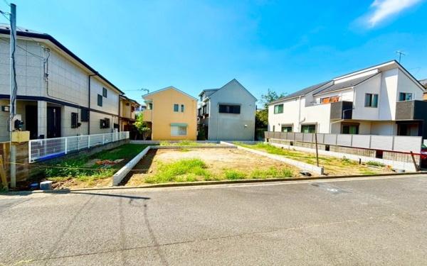 �_�ސ쌧���l�s�h��j���̐V�z��ˌ��Ă̑O�ʓ��H�܂ތ��n�ʐ^