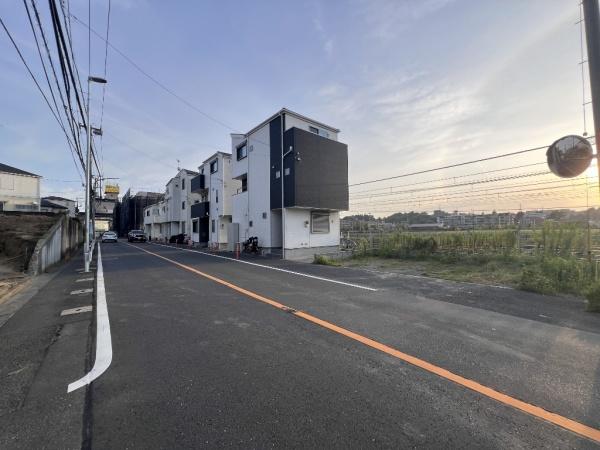 �_�ސ쌧���l�s�˒ˋ��q�c���̐V�z��ˌ��Ă̑O�ʓ��H�܂ތ��n�ʐ^