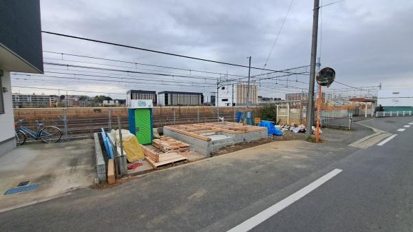 �_�ސ쌧���l�s�˒ˋ��q�c���̐V�z��ˌ��Ă̑O�ʓ��H�܂ތ��n�ʐ^