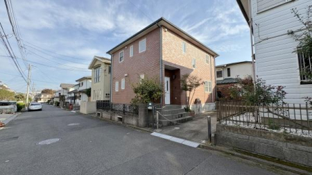 �_�ސ쌧���l�s���a�򒬂̒��È�ˌ��Ă̑O�ʓ��H�܂ތ��n�ʐ^