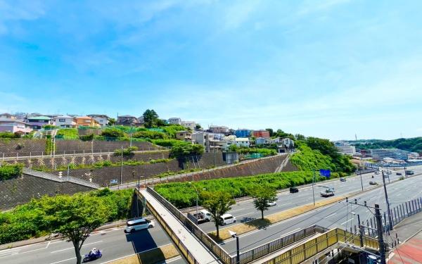 �_�ސ쌧���l�s�ۓy�P�J�擌�쓇���̒��Ã}���V�����̏Z�˂���̒��]�ʐ^