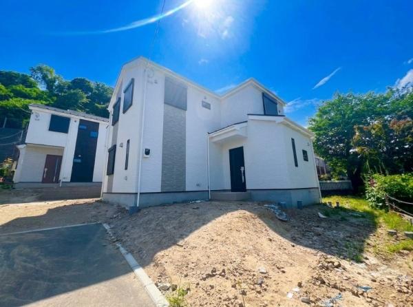 �_�ސ쌧���l�s����折���J��7���ڂ̐V�z��ˌ��Ă̑O�ʓ��H�܂ތ��n�ʐ^