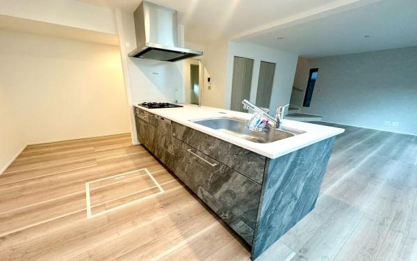 �����s���c�s�ߐ�4���ڂ̒��È�ˌ��ẴL�b�`��