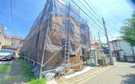 �_�ސ쌧���l�s����{�q�Ԗ�̐V�z��ˌ��Ă̑O�ʓ��H�܂ތ��n�ʐ^