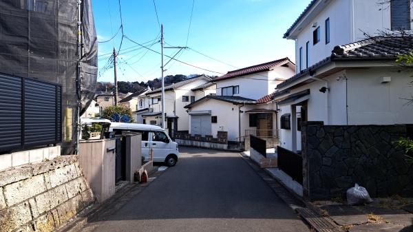 �_�ސ쌧���l�s�h�擌�㋽���̒��È�ˌ��Ă̑O�ʓ��H�܂ތ��n�ʐ^