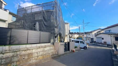 �_�ސ쌧���l�s�h�擌�㋽���̒��È�ˌ��Ă̑O�ʓ��H�܂ތ��n�ʐ^