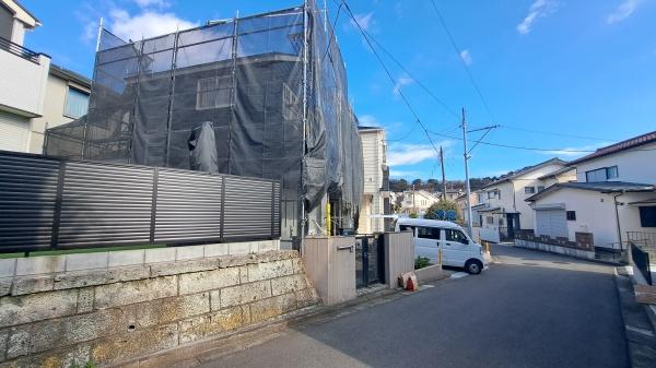 �_�ސ쌧���l�s�h�擌�㋽���̒��È�ˌ��Ă̑O�ʓ��H�܂ތ��n�ʐ^