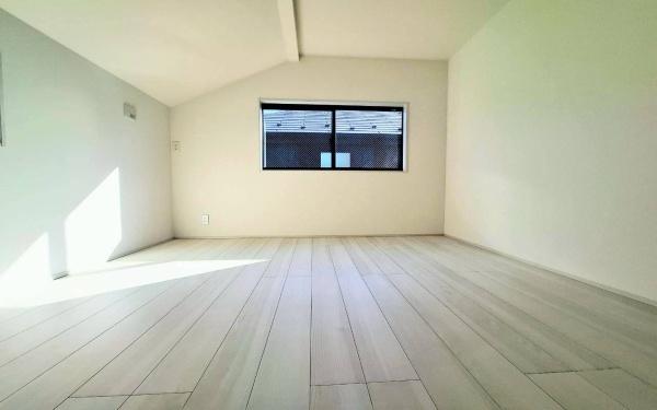 �_�ސ쌧���l�s���ʏ�6���ڂ̐V�z��ˌ��Ă̎q������