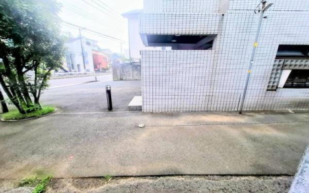 �_�ސ쌧���l�s���擡�I��2���ڂ̓y�n�̑O�ʓ��H�܂ތ��n�ʐ^